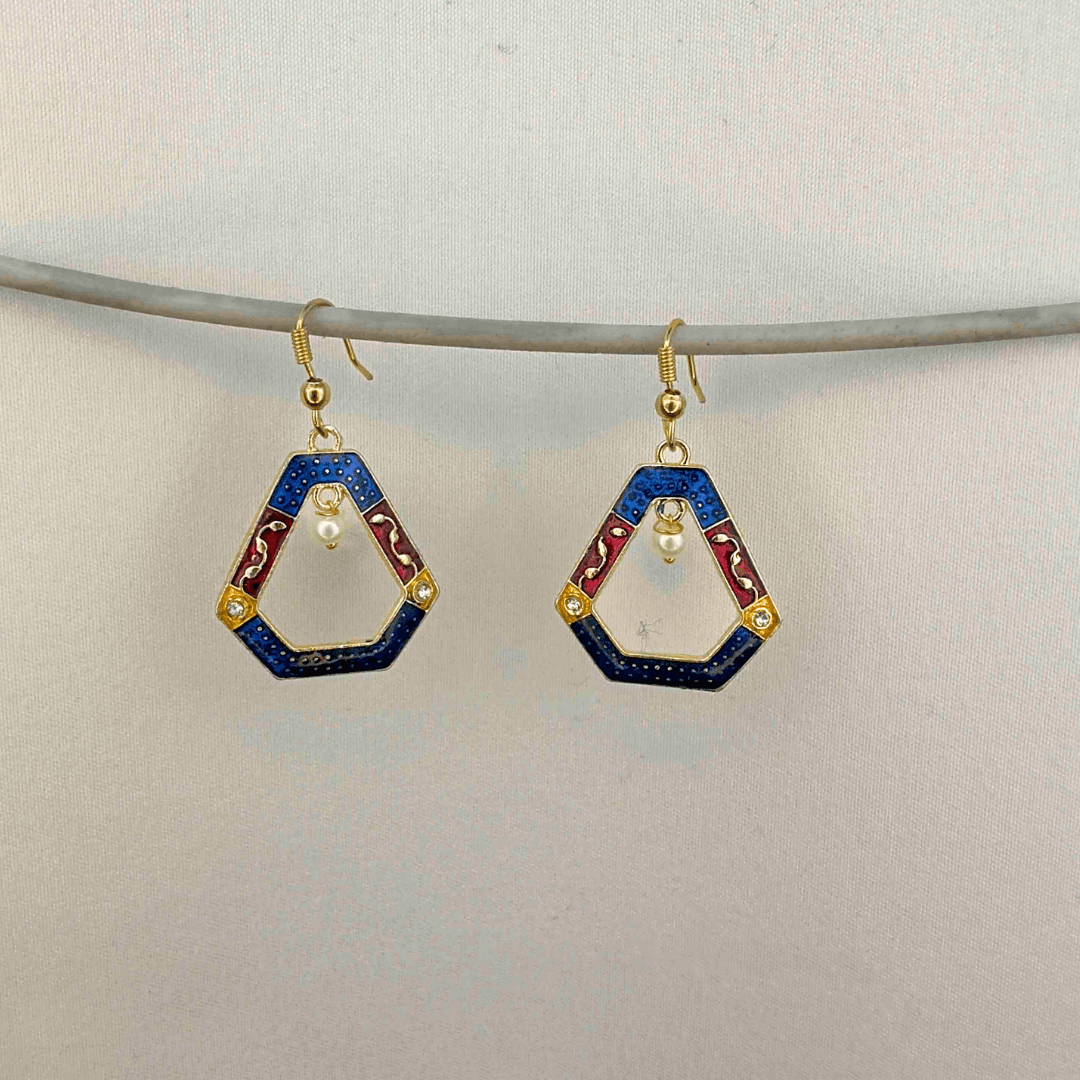 Triangular danglers